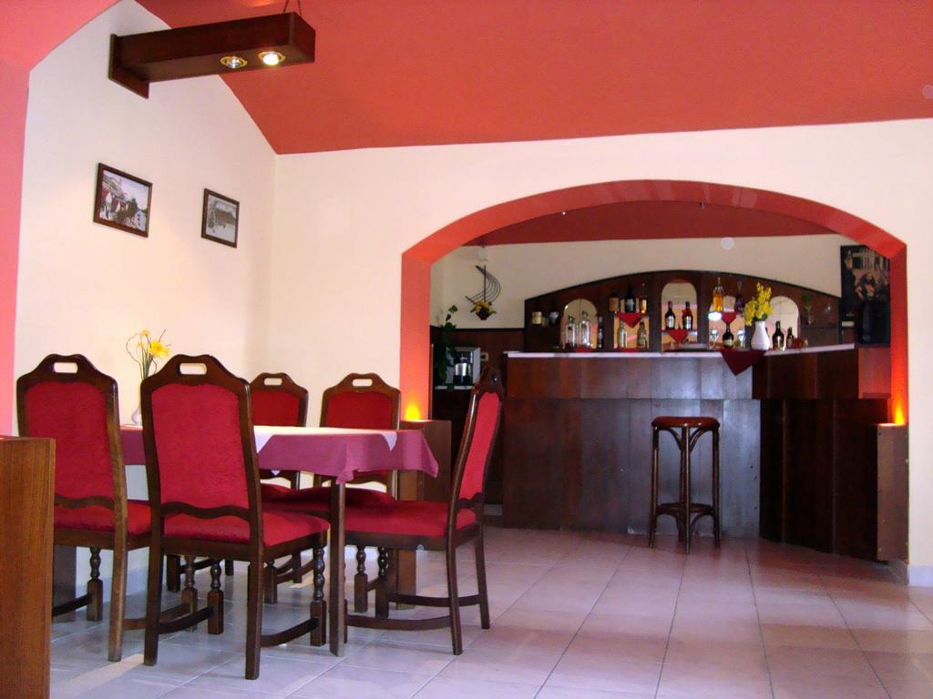 Hotel Jaro เมลนิค ภายนอก รูปภาพ