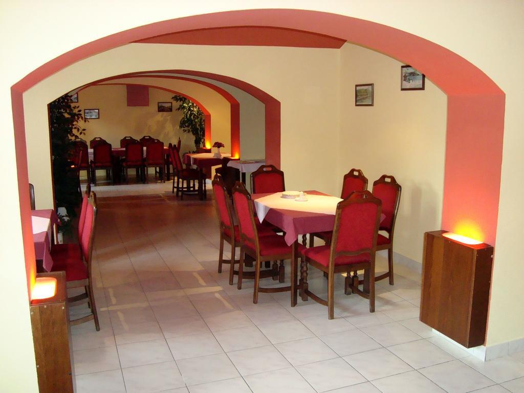 Hotel Jaro เมลนิค ภายนอก รูปภาพ